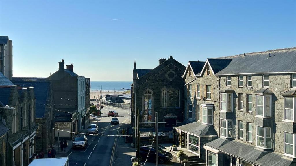 Luxury 4 Bedroom Seaside Apartment - Glan Y Werydd House بارموث المظهر الخارجي الصورة