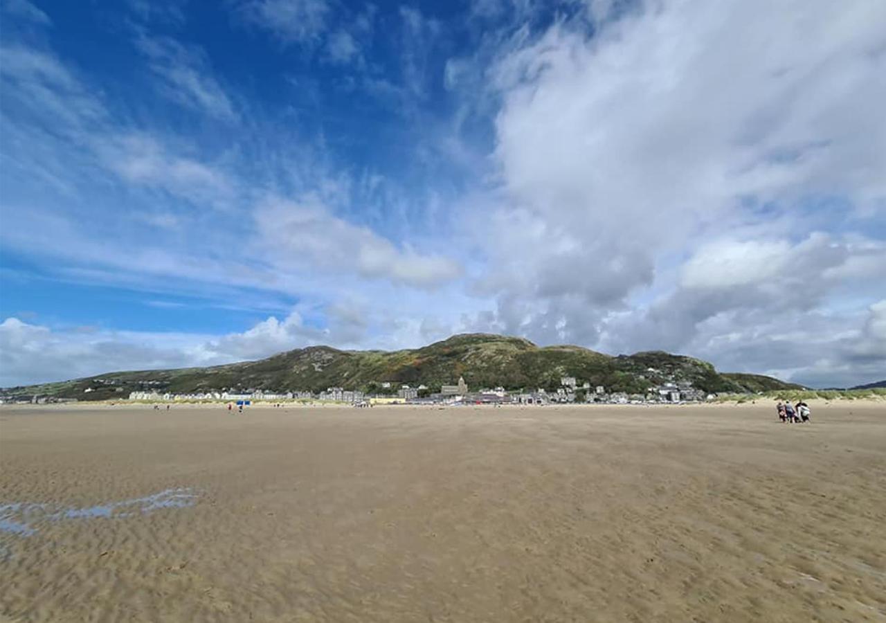 Luxury 4 Bedroom Seaside Apartment - Glan Y Werydd House بارموث المظهر الخارجي الصورة