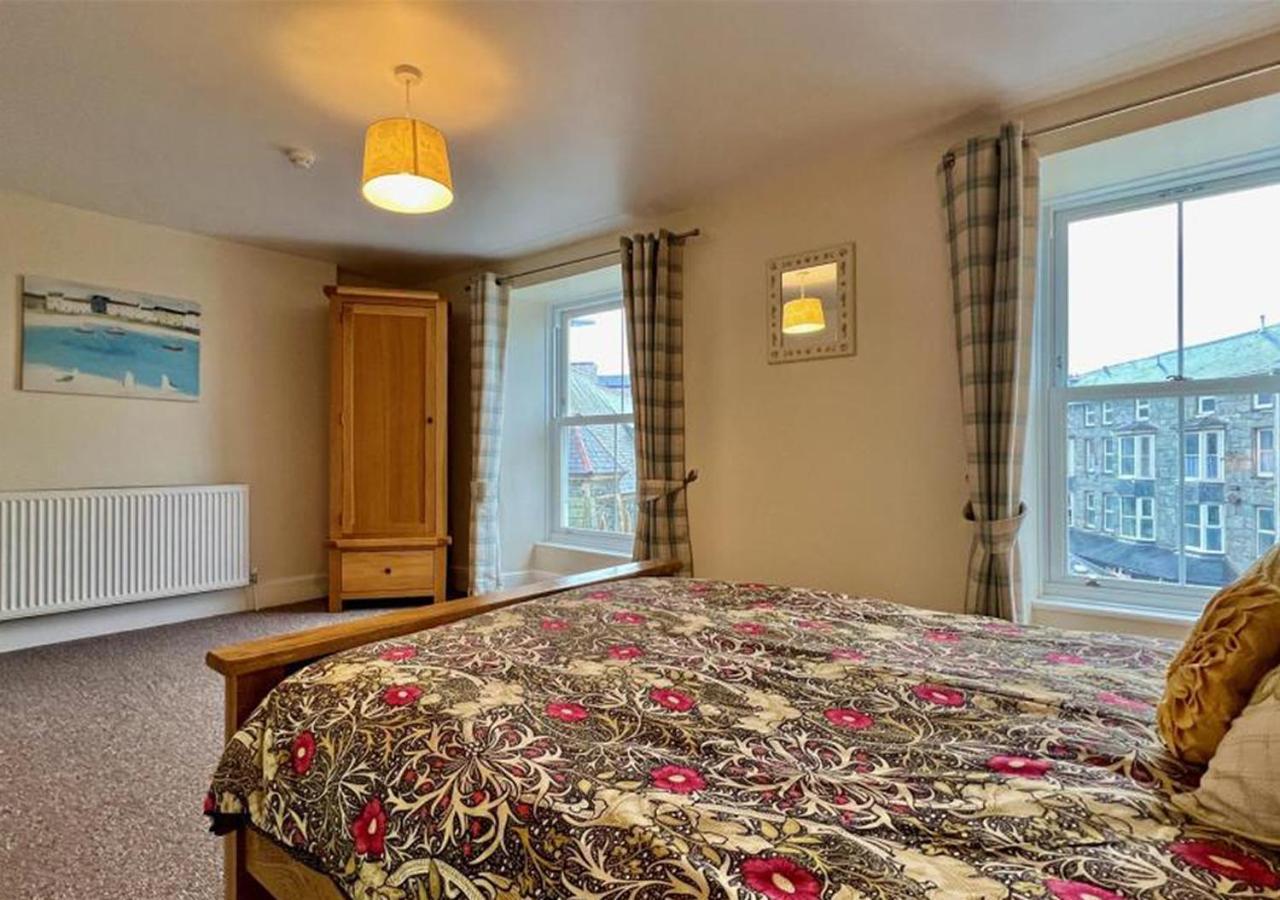 Luxury 4 Bedroom Seaside Apartment - Glan Y Werydd House بارموث المظهر الخارجي الصورة